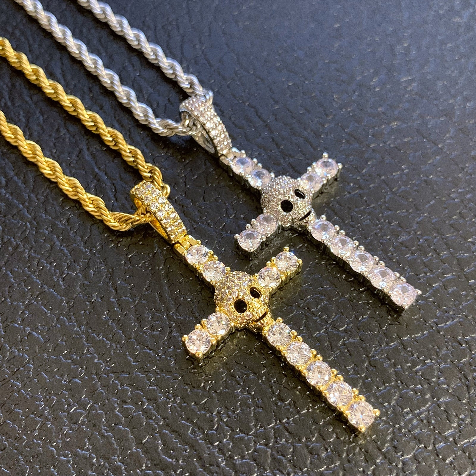 skull cross pendant necklace